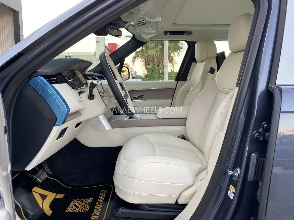 لاند روفر رينج روفر 2025 for Sale in الرياض Image-7