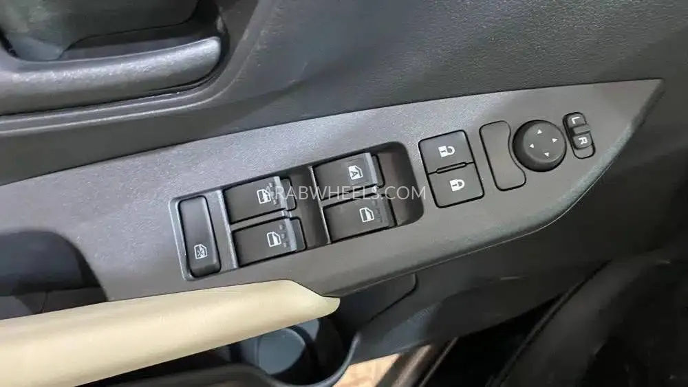 Toyota Yaris 2024 for Sale in Riyadh Image-5