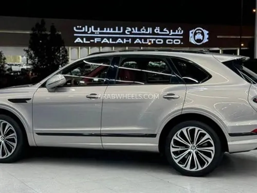 بنتلي بنتايجا 2021 for Sale in الرياض Image-4