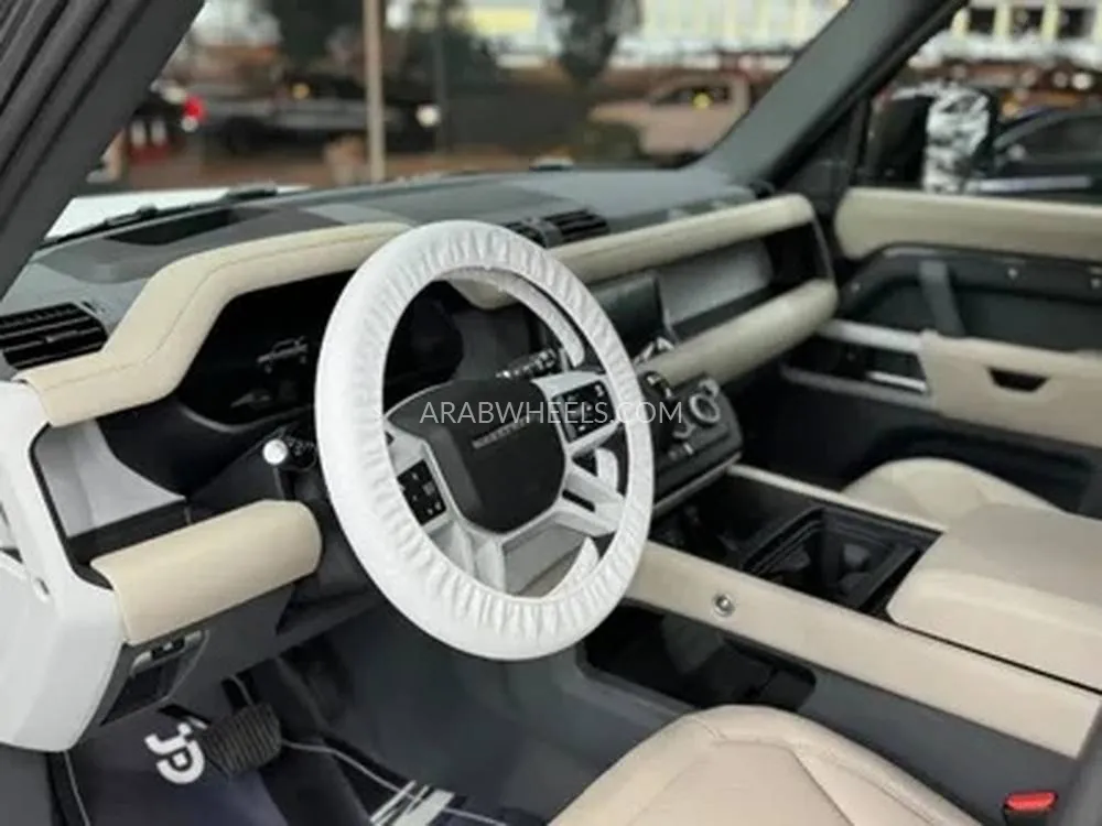 لاند روفر ديفندر 2024 for Sale in الرياض Image-11