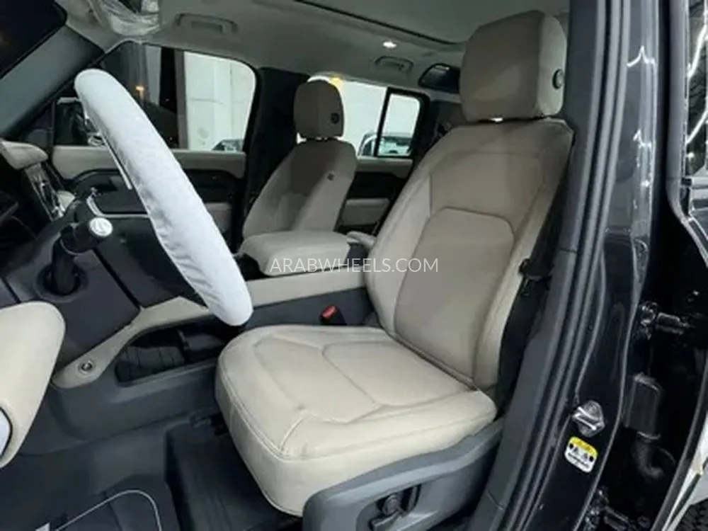 لاند روفر ديفندر 2024 for Sale in الرياض Image-12
