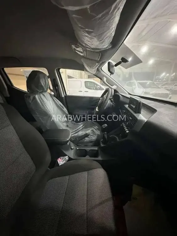 بيجو لاندتريك 2025 for Sale in الدمام Image-9