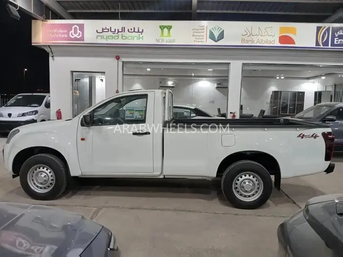 إيسوزو دي ماكس 2025 for Sale in الدمام Image-4