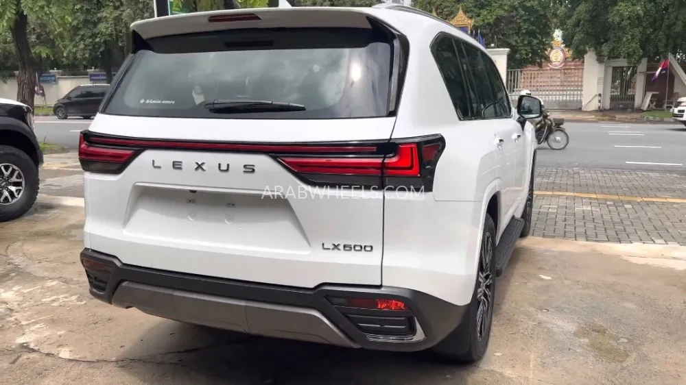 لكزس LX 2022 for Sale in الرياض Image-7