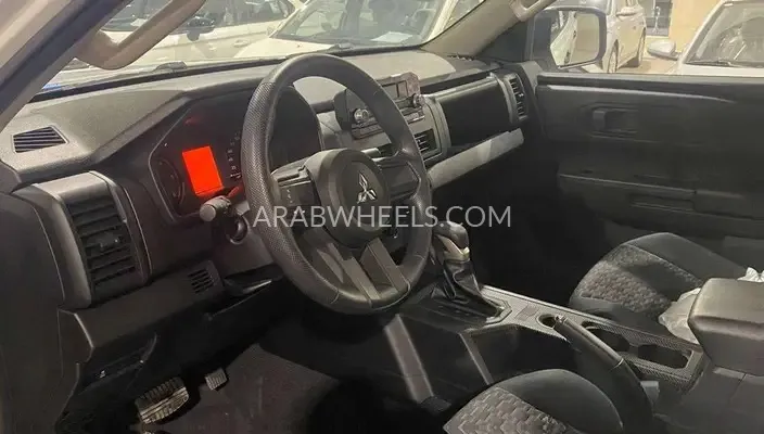 ميتسوبيشي L200 2024 for Sale in الرياض Image-2