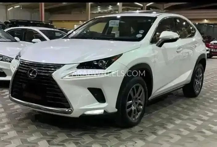 لكزس NX 2018 for Sale in الرياض Image-3
