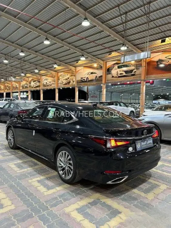 لكزس ES 2025 for Sale in الرياض Image-4