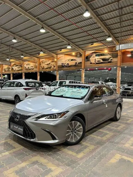 لكزس ES 2025 for Sale in الرياض Image-2