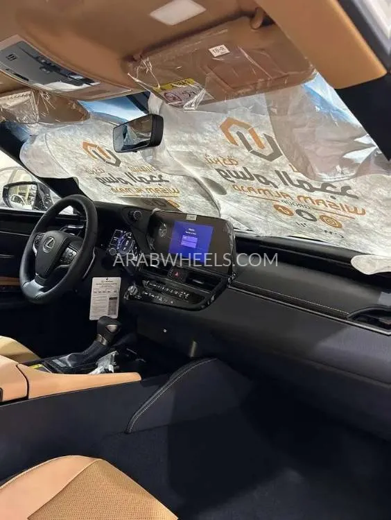 لكزس ES 2025 for Sale in الرياض Image-9