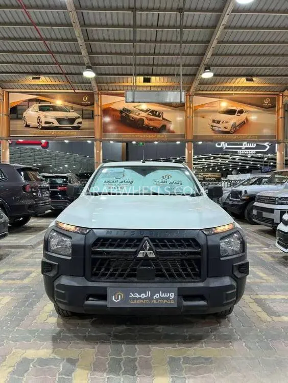 ميتسوبيشي L200 2024 for Sale in الرياض Image-3