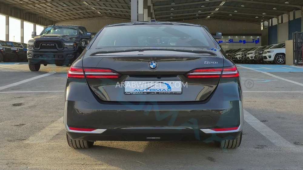 بي ام دبليو الفئة الخامسة 2025 for Sale in وادي الدواسر Image-5