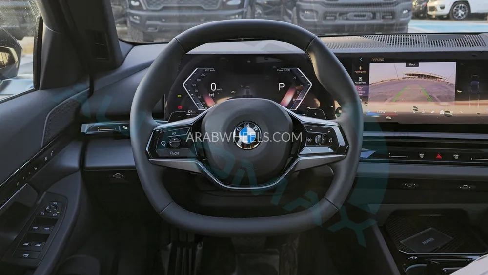 بي ام دبليو الفئة الخامسة 2025 for Sale in وادي الدواسر Image-9