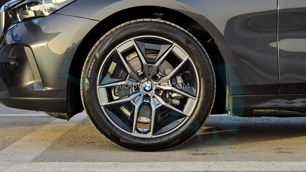 بي ام دبليو الفئة الخامسة 2025 for Sale in وادي الدواسر Image-38