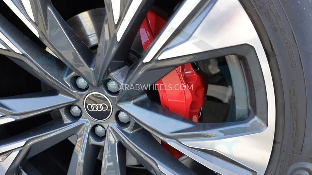 أودي Q8 2025 for Sale in وادي الدواسر Image-39