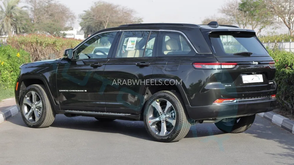 جيب جراند شيروكي 2025 for Sale in وادي الدواسر Image-4