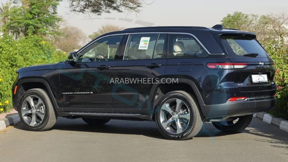 جيب جراند شيروكي 2025 for Sale in وادي الدواسر Image-4