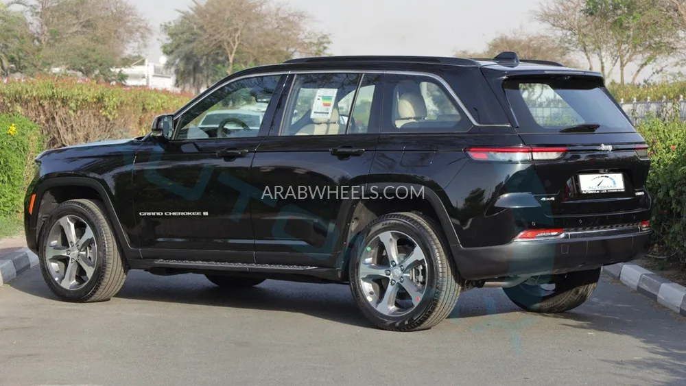 جيب جراند شيروكي 2024 for Sale in وادي الدواسر Image-4