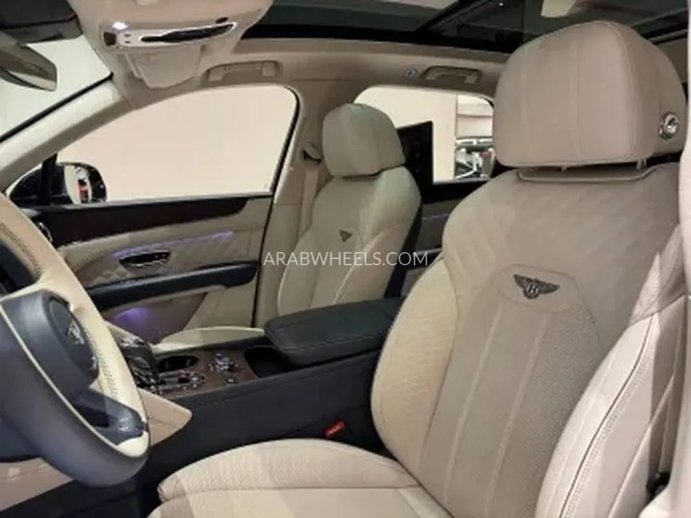 بنتلي بنتايجا 2023 for Sale in الرياض Image-10
