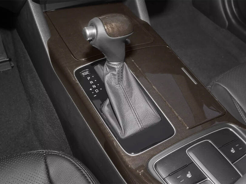 كيا كادينزا Interior 