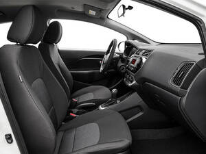 كيا ريو الداخلية 