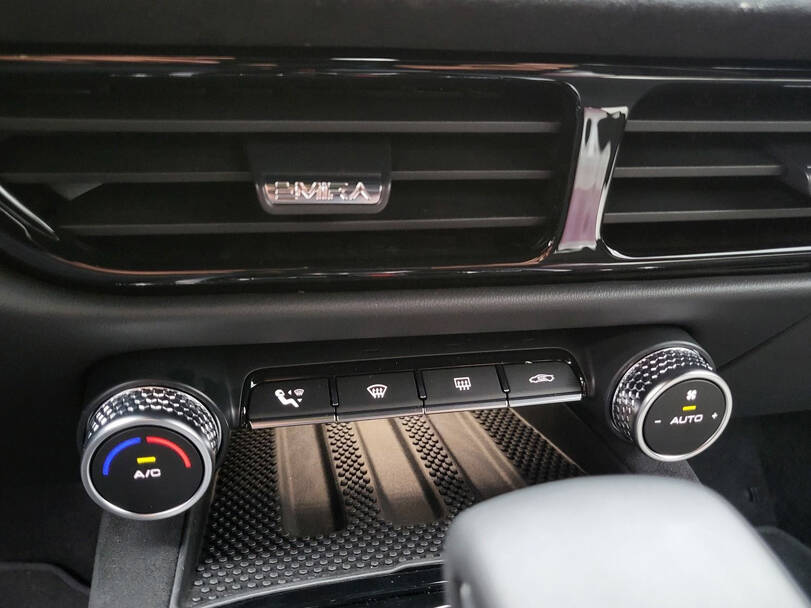 Lotus Emira 2025 Interior 