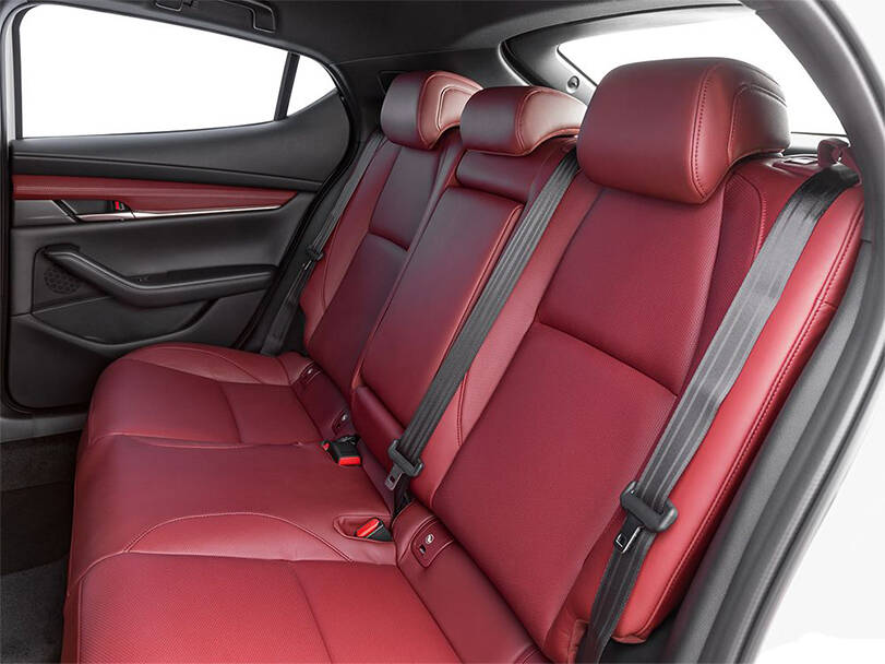 مازدا ٣ Interior 