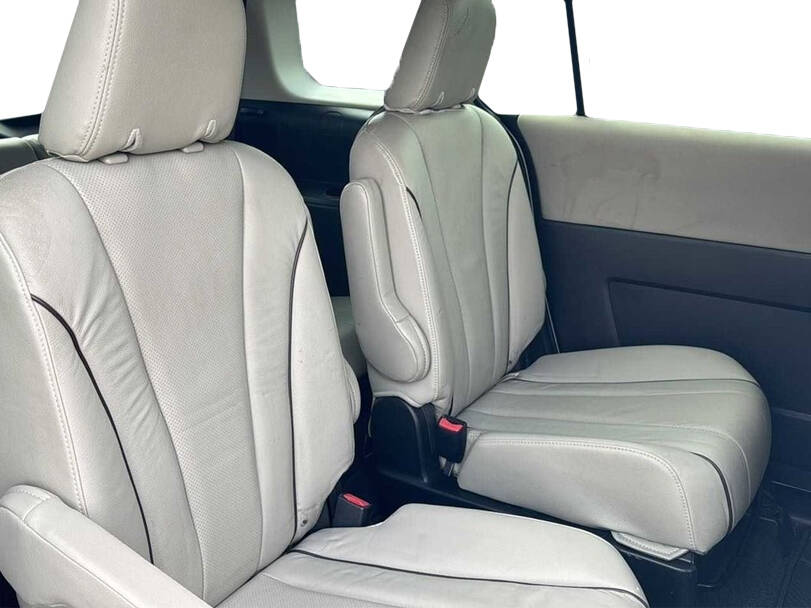 Mazda 5 Interior 