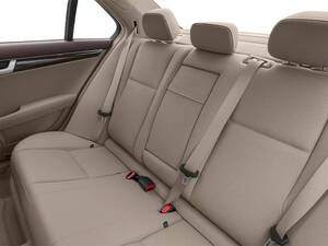 مرسيديس بنز C كلاس الداخلية 