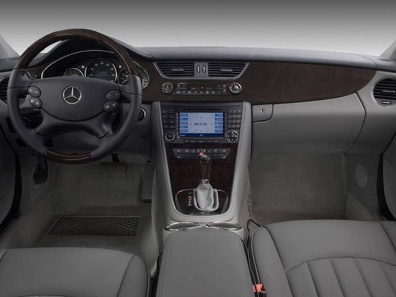 مرسيديس بنز سي إل إس كلاس الجيل الأول (C219) Interior 