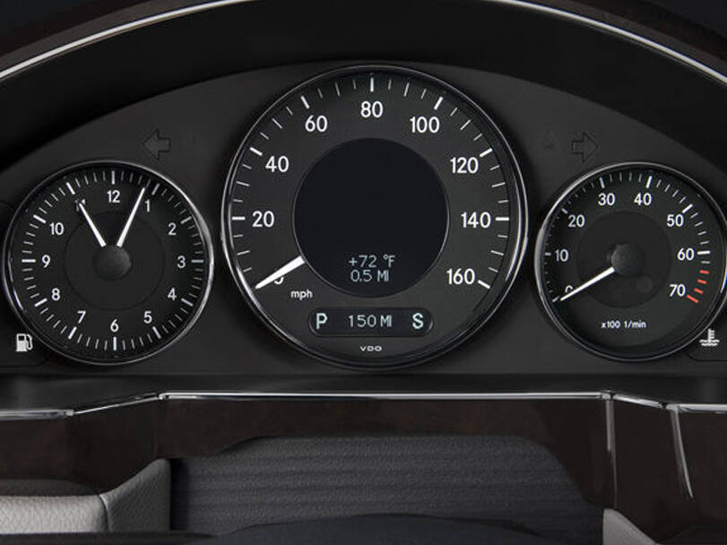 مرسيديس بنز سي إل إس كلاس الجيل الأول (C219) Interior 