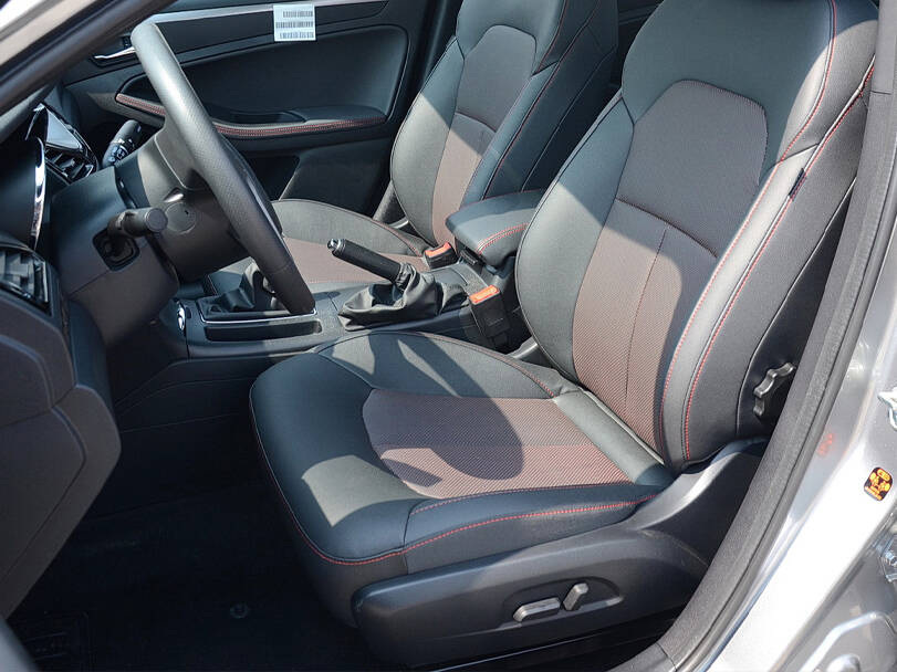 بيستون B70 الجيل الثاني Interior 