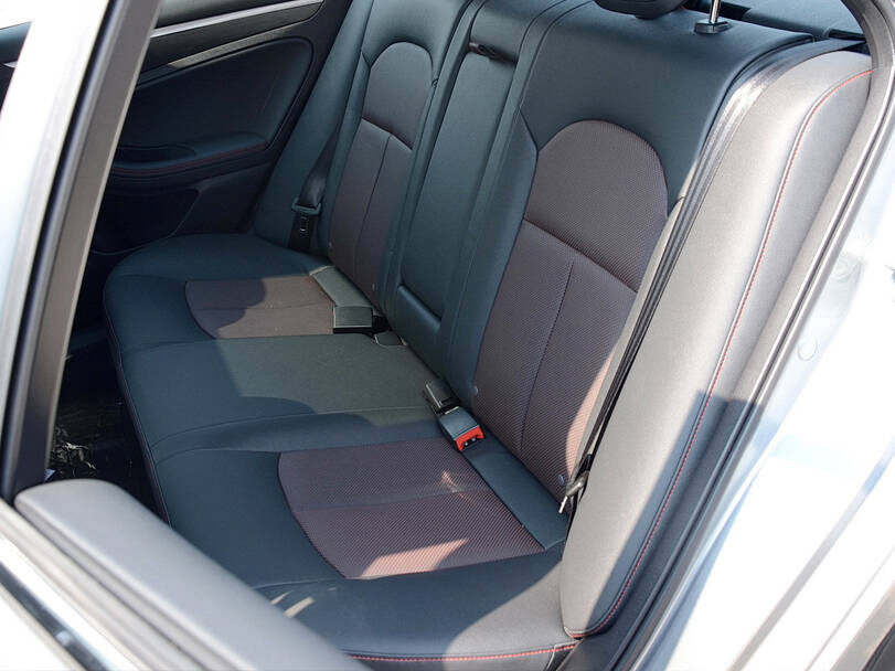 بيستون B70 الجيل الثاني Interior 