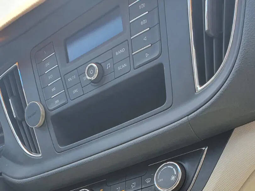 إم جي ٣٦٠ Interior 