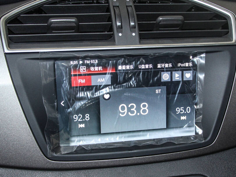 إم جي جي إس Interior 