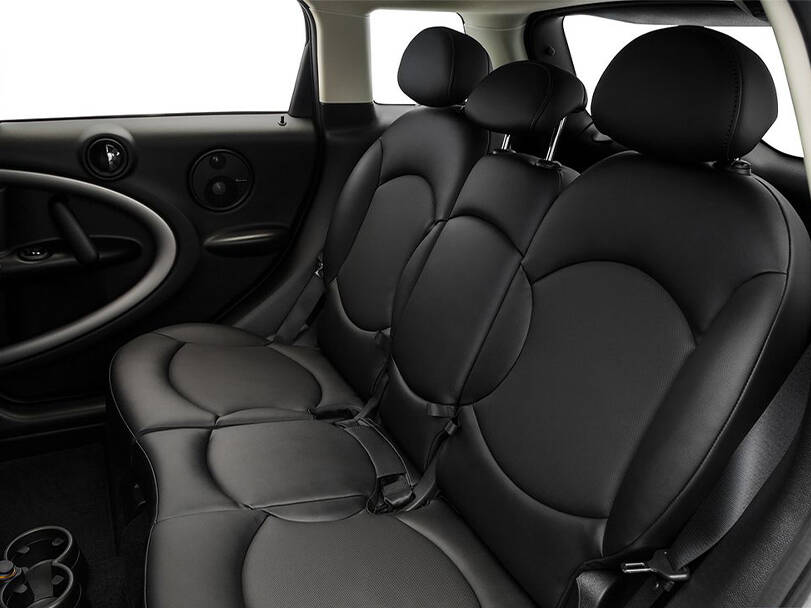 ميني كانتري مان Interior 