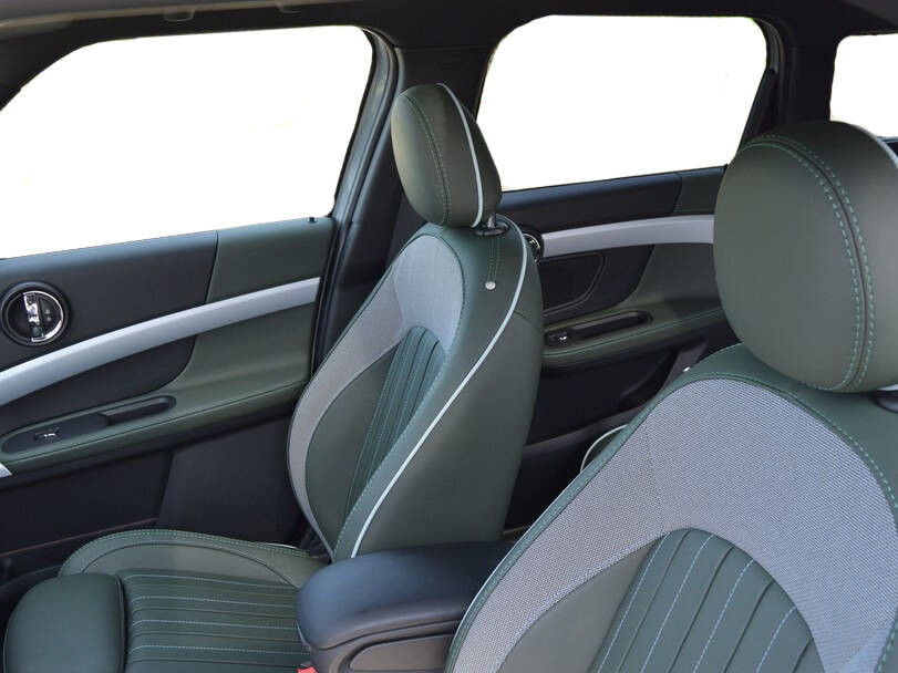 ميني كانتري مان Interior 