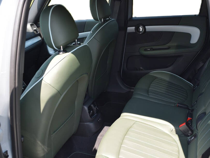 ميني كانتري مان Interior 