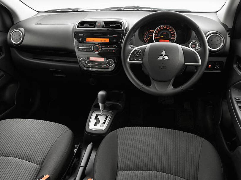 ميتسوبيشي أتراج Interior 