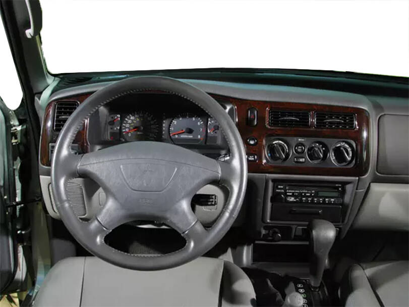 ميتسوبيشي ناتيفا Interior 