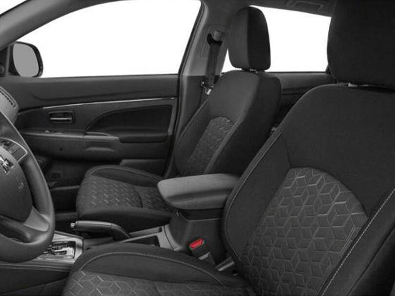 ميتسوبيشي أوتلاندر Interior 