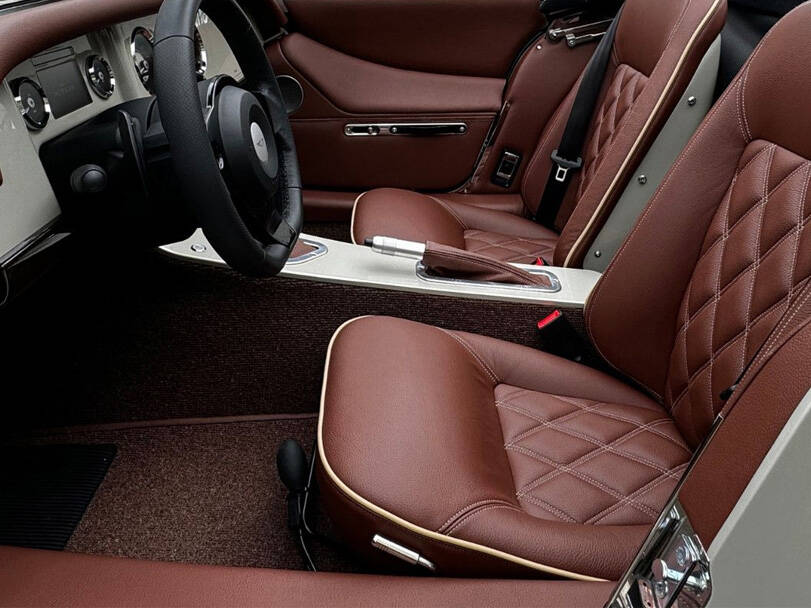 Morgan Plus Six 2025 Interior 