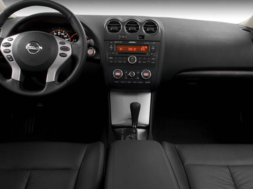 نيسان ألتيما الجيل الرابع (L32) Interior 