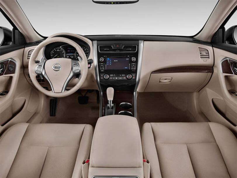 نيسان ألتيما Interior 