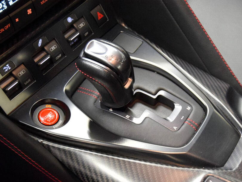 نيسان جي تي آر 2025 Interior 