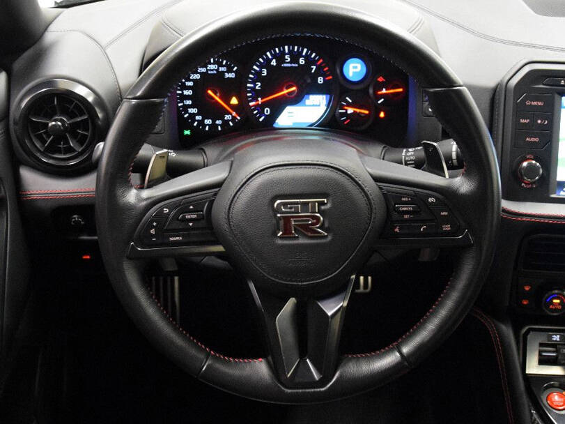 نيسان جي تي آر 2025 Interior 