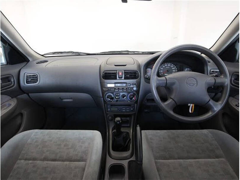 نيسان صني Interior 