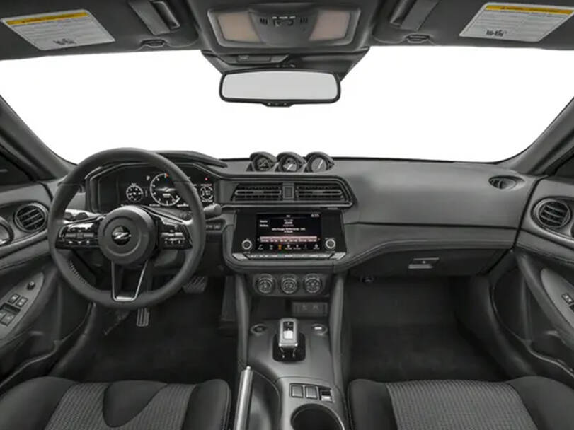 نيسان زد الجيل السادس (Z34) Interior 