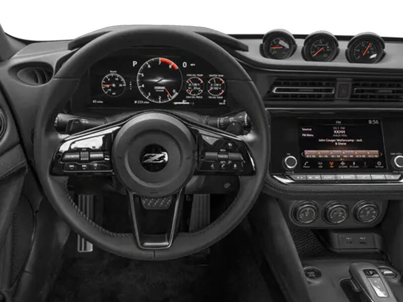 نيسان زد الجيل السادس (Z34) Interior 