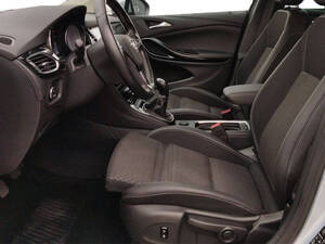 أوبل أسترا الداخلية 