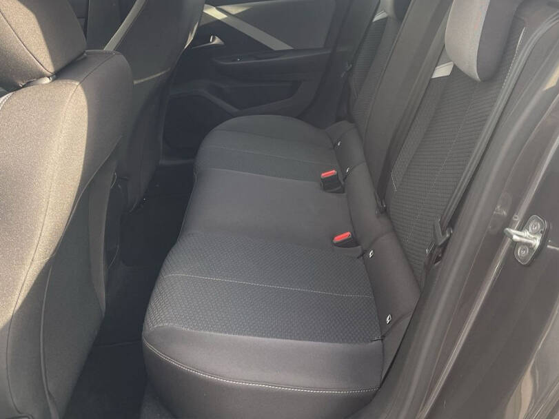 أوبل أسترا Interior 